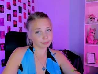 olivia-kit live cam on CamSoda
