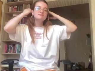 Carlinebyler's live stream