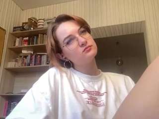 carlinebyler's live room