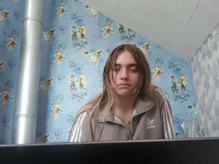 Live cam show with Lora
