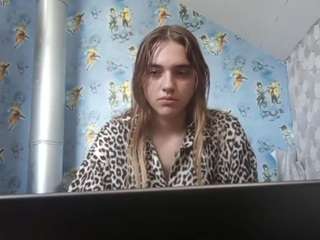 Live cam show with Lora