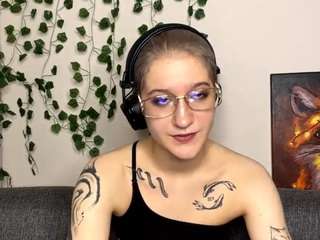 emabraatz live webcam show
