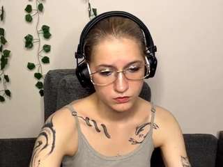 emabraatz live webcam show