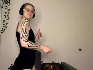 emabraatz live webcam show