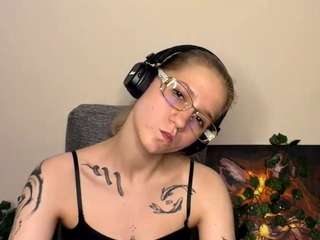 emabraatz live webcam show