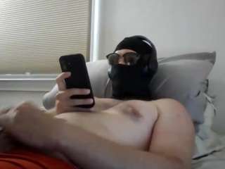 le modèle longdick-p est en webcam porno dans un show sur le site camsoda, il possède les tags suivants: big balls,brown hair,bull,drinking,green eyes,mobile