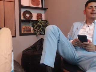 Alex-levi live webcam show