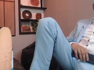 Alex-levi live webcam show
