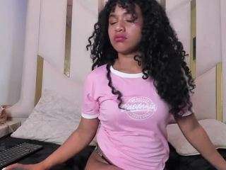 lilyybunnyss2 live webcam show