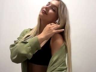 aleasededinas Live Webcam on CamSoda