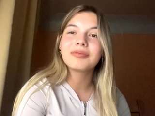aleasededinas Live Webcam on CamSoda