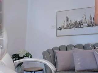 kiara-wren live webcam show
