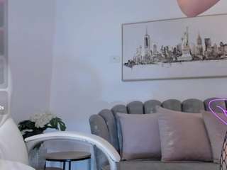 kiara-wren live webcam show