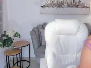 kiara-wren live webcam show