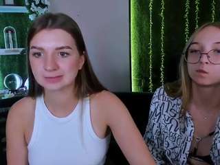 lily-sin1 live webcam show