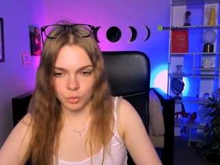 lily-sin1 live webcam show