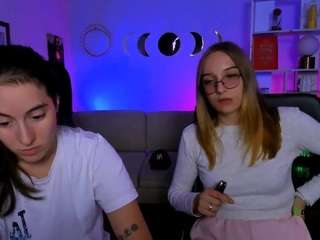 lily-sin1 live webcam show