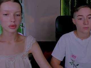 lily-sin1 live webcam show