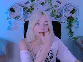 caroline-rose live webcam show