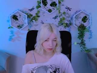 caroline-rose live webcam show