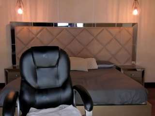 CharlotteCox1 live webcam show