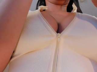 charlottecox1