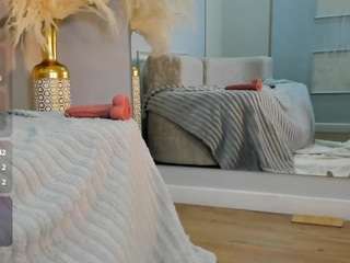 Ruby-Rouge live webcam show