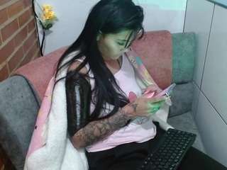 liarouse04 live webcam show