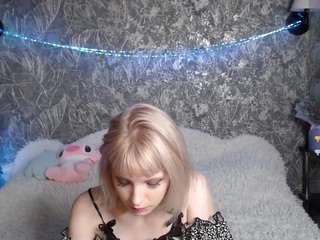 lillolly67 live on CamSoda