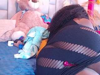 lucy-03 live webcam show