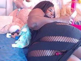 lucy-03 live webcam show