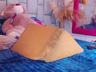 lucy-03 live webcam show