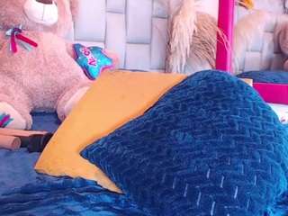 Lucy-03 live webcam show
