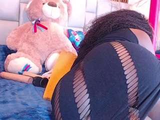 Lucy-03 live webcam show