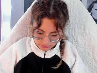 le modèle emilyfiorii est en webcam porno dans un show sur le site camsoda, il possède les tags suivants: ahegao,anal,twerk,teen (18+),tattoos,striptease,spank,skinny,shaved pussy,public,pov,orgasm,no smoking,no drinking,naked,lingerie,dildo,ass,ass bouncing,blowjob