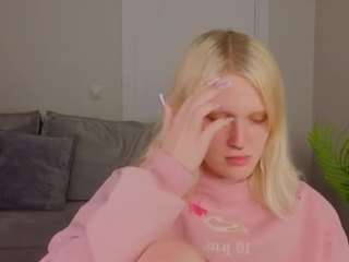 lillly-jhonasss Live Webcam on CamSoda