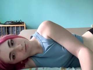Milana live cam on CamSoda