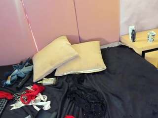 samanthaaura's live room