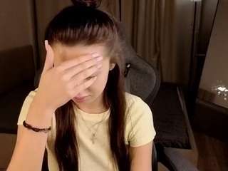Nicole live cam preview