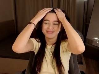 Nicole live cam preview