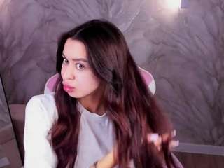 Nicole live cam preview