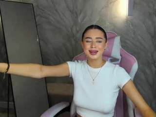 Nicole live cam preview