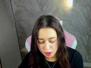 Nicole live cam preview