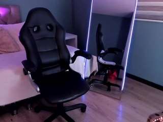 catti-brie's live room