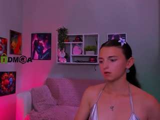 caroline-honeyy1