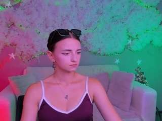 caroline-honeyy1
