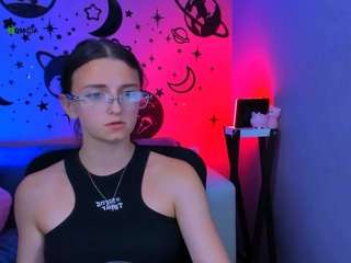 caroline-honeyy1