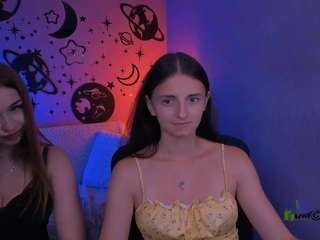 caroline-honeyy1 live cam