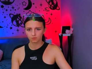 caroline-honeyy1