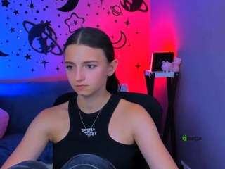 caroline-honeyy1